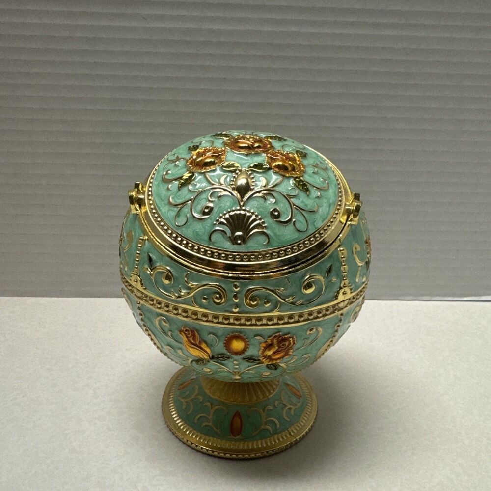 Vintage Style Windproof Ashtray With Flip Lid – Ornate Gold & Turquoise